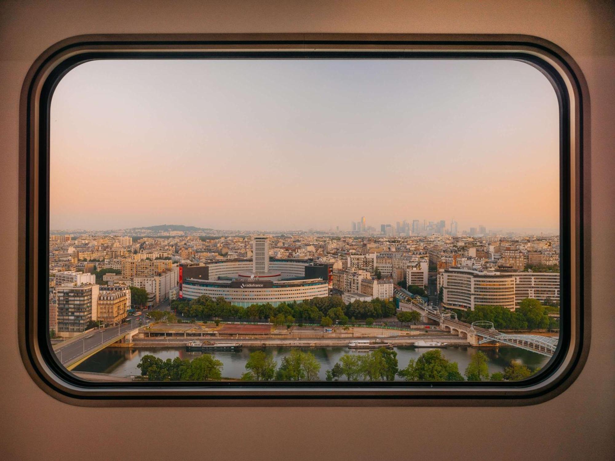 巴黎中心埃菲尔铁塔之旅诺富特酒店 外观 照片